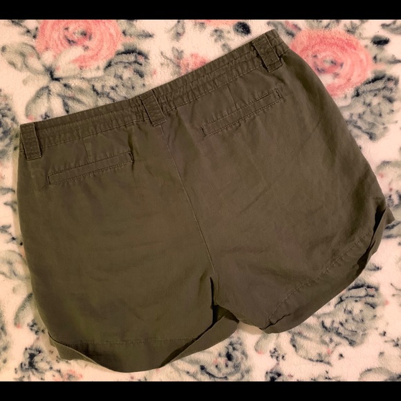 Gap Green Linen Shorts - Picture 2 of 3